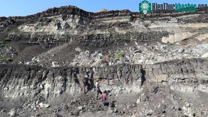 Nhóm khảo cổ đang làm việc tại các di chỉ quanh Megalopolis