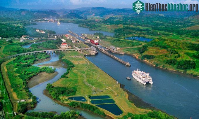 Kênh đào Panama là tuyến giao thông trọng yếu giữa Thái Bình Dương và Đại Tây Dương.