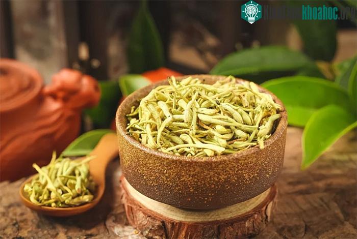 Kim ngân hoa có tác dụng thanh nhiệt, giải độc, tán phong nhiệt.