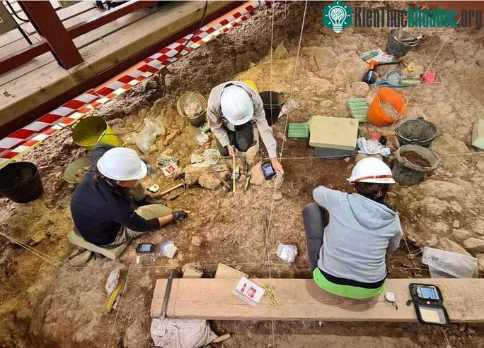 Cuộc khai quật ở Cuevas del Toll de Moià