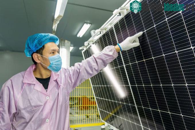 Công nhân công ty GCL Poly Energy