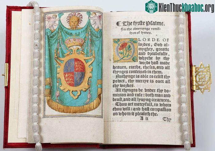 Bà White đã tìm ra nhiều hình vẽ của Vua Henry VIII trong cuốn Psalms or Prayers.