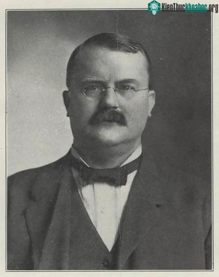 Nhà phát minh người Mỹ Frank Shuman.