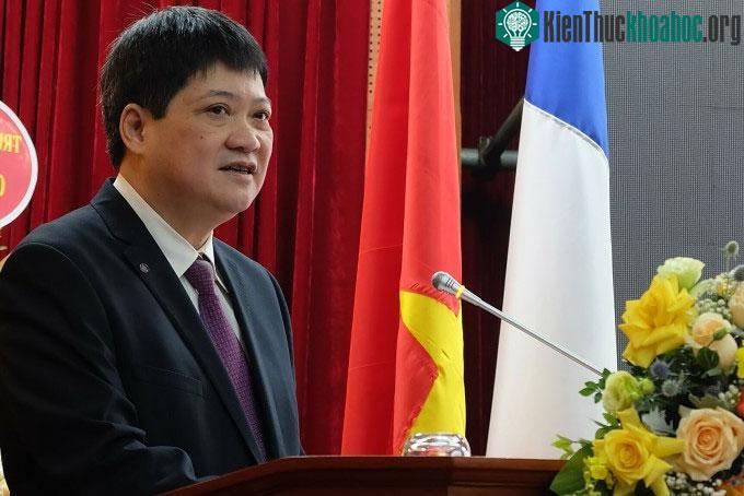 TS Bùi Trọng Tuyên báo cáo về tình hình hoạt động của VNREDSat-1.