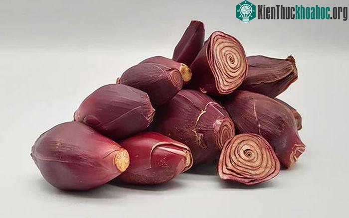 Tỏi đỏ được dùng làm thuốc bổ máu, chữa thiếu máu, vàng da...