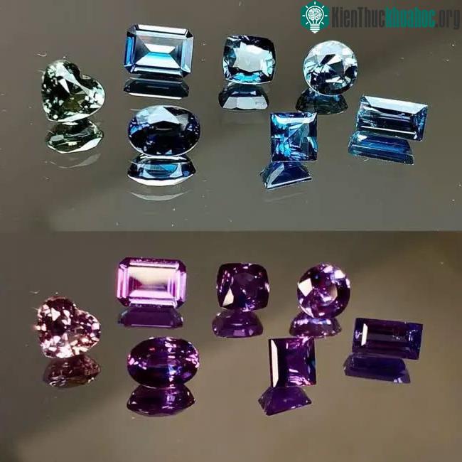 Sự thịnh vượng, hoàng gia và giàu có là những biểu tượng rõ ràng nhất của Alexandrite.