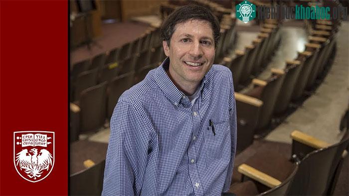 Giáo sư David Mazziotti công tác tại Đại học Chicago.