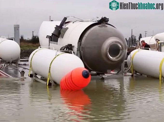 Hy vọng khả quan nhất là tàu lặn Titan đã nổi lên mặt nước nhờ hệ thống cứu hộ khẩn cấp