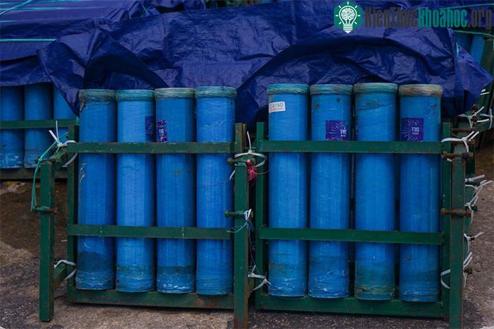 Mỗi ống pháo hoa đều có ký hiệu riêng để nhận diện