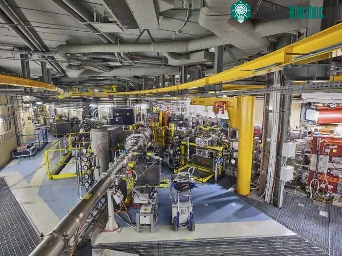 Để tạo ra các phản vật chất, các nhà vật lý sẽ bắt đầu với máy Proton Synchrotron.