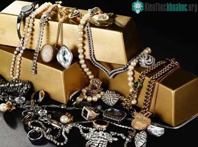 Kho báu trị giá 2,5 tỷ bảng Anh chìm dưới đáy biển ảnh 2
