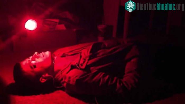 Quy trình này thường tuân theo một giao thức chuẩn hóa.