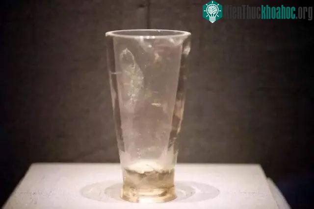 Chiếc cốc nhìn giống đồ vật thời hiện đại thực chất là bảo vật cách đây 2000 năm