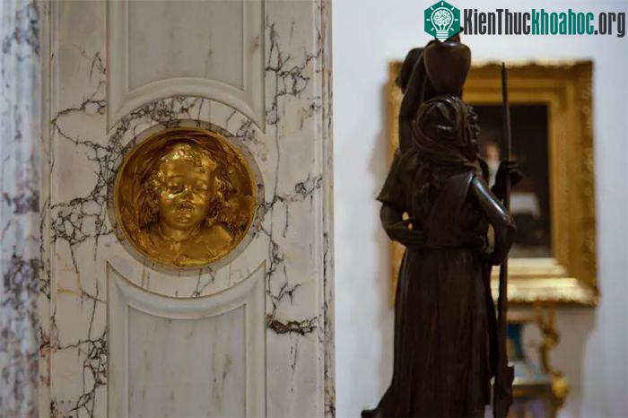 Choáng ngợp với dinh thự trị giá 204 triệu USD, được dát từ 700.000 lá vàng ảnh 3