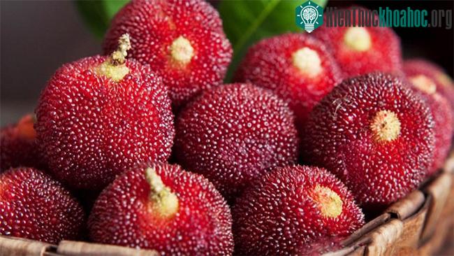 Trước khi ăn thanh mai, vẫn cần ngâm rửa sạch sẽ.