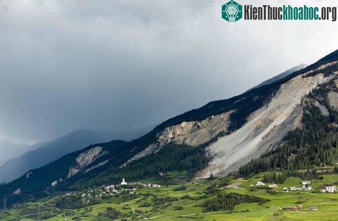 Người Thụy Sĩ phải bỏ cả ngôi làng đẹp như tranh vẽ đầy tiếc nuối ảnh 5