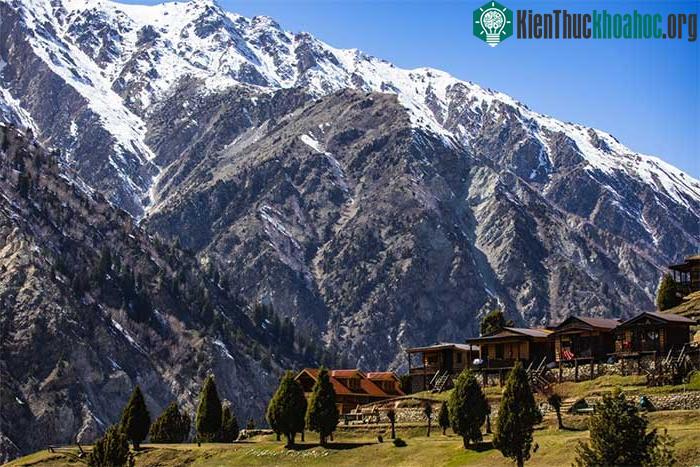 Fairy Meadows có các căn nhà gỗ dành cho du khách