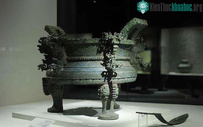 Hồ nước giảm 100 mét trong một đêm, chuyên gia đến khai quật, không ngờ đụng độ “6 rồng vàng” ảnh 5