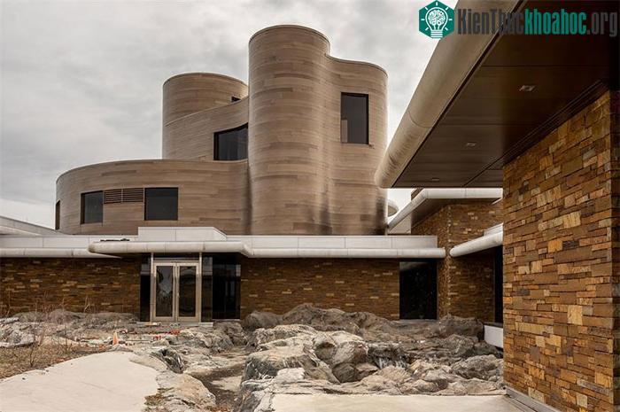 Peter Grant Mansion (Canada)