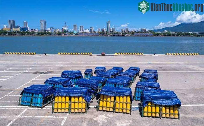 Khu vực trận địa pháo hoa được lắp đặt tại cảng sông Hàn