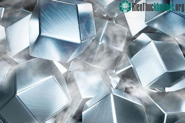 Khoa học khám phá ra cấu trúc lithium chưa từng thấy, giúp hạn chế tình trạng cháy nổ của pin ảnh 0
