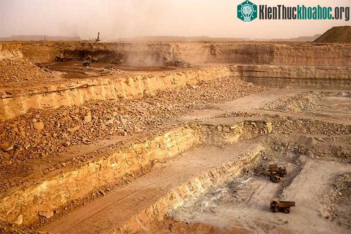 Mỏ Uranium lộ thiên ở thị trấn Arlit
