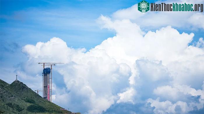 Hiện tại, cầu Bắc Bàn Giang là cầu cao nhất thế giới tính từ mặt cầu xuống mặt nước.