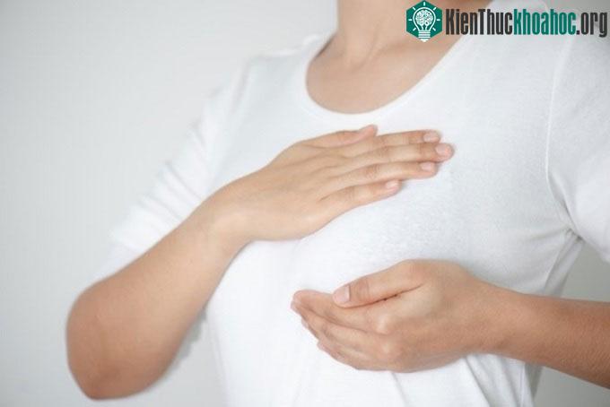 Thăm khám vú có khả năng phát hiện khối u bất thường.