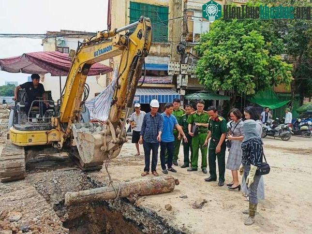 Khẩu súng thần công được tìm thấy trong quá trình đào đường