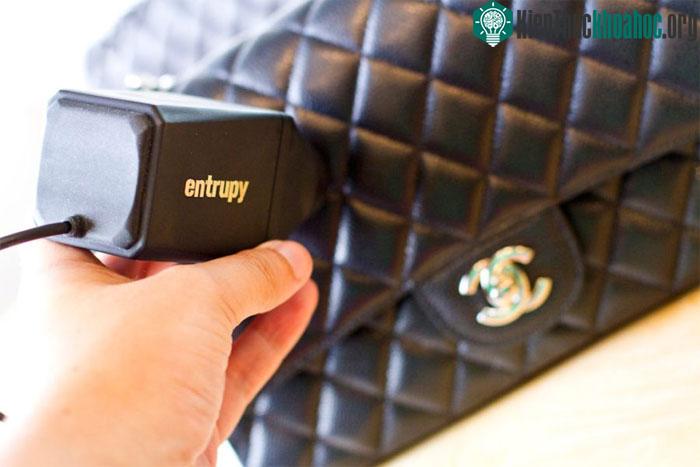 &nbsp;Entrupy là công nghệ kiểm định hàng hiệu dựa trên AI.