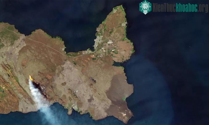 Vệ tinh Copernicus Sentinel-2 chụp ảnh dung nham và cột khói phun trào hôm 11/7.