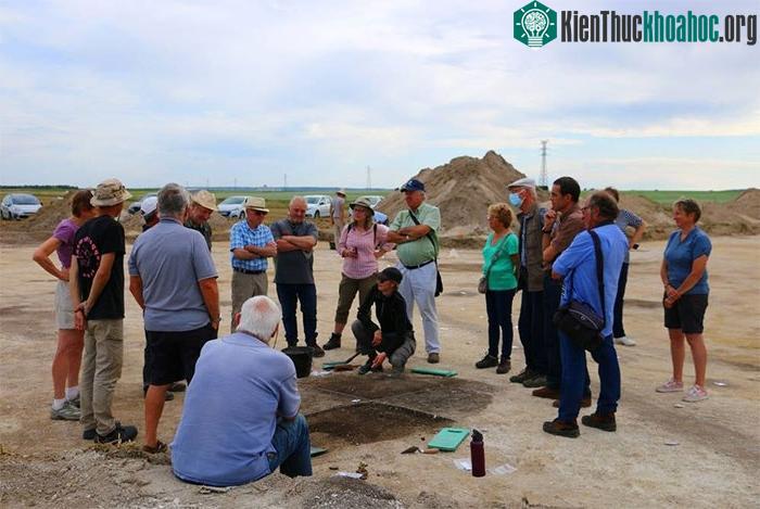 Các nhà khảo cổ học Pháp vừa phát hiện các dấu vết của một khu định cư lâu dài.