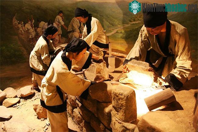 Kiếm có từ thời nhà Chu Trung Quốc, đến đời Xuân Thu Chiến Quốc thì cực thịnh.&nbsp;
