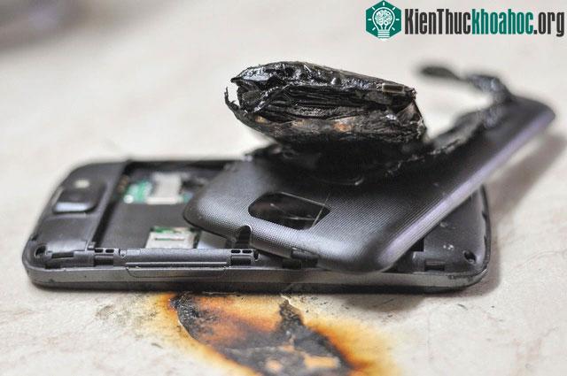 Khoa học khám phá ra cấu trúc lithium chưa từng thấy, giúp hạn chế tình trạng cháy nổ của pin ảnh 1