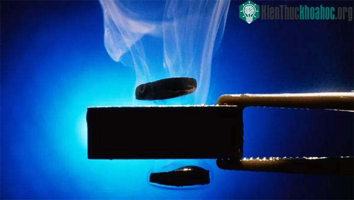 Các nhà khoa học tình cờ phát hiện được "hạt quỷ", giải đáp bí ẩn kéo dài suốt 67 năm ảnh 1