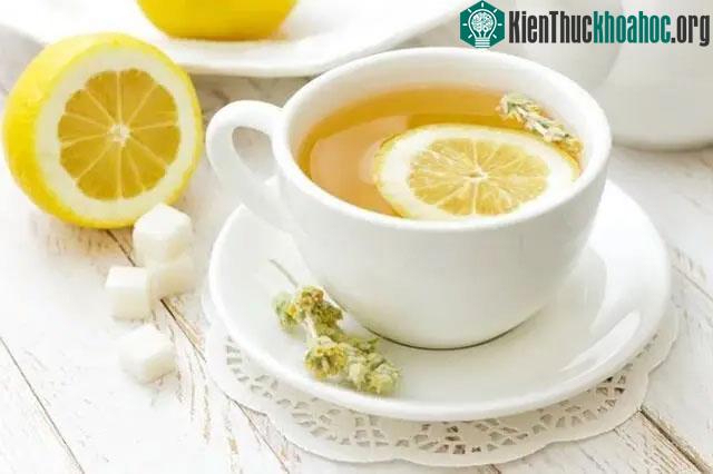 Hãy uống nước chanh mỗi sáng có thể giúp loại bỏ axit trong cơ thể.