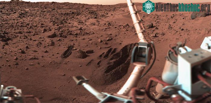 Tàu đổ bộ Viking 1 của NASA đã chụp bức ảnh này về những đụn cát và đá xung quanh