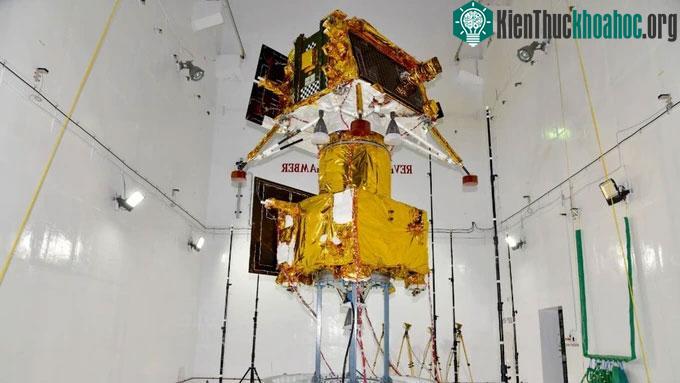 Tàu đổ bộ Chandrayaan-3 tại trung tâm của Tổ chức Nghiên cứu Vũ trụ Ấn Độ.