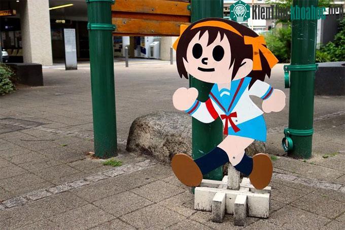 Các thiết kế anime thường được sử dụng trong các bảng hiệu vẽ tay của địa phương