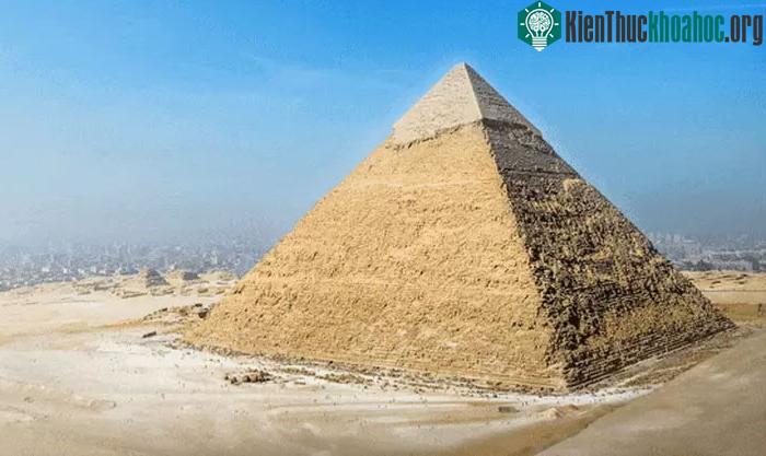 Kim tự tháp Khufu ở Giza, Ai Cập.