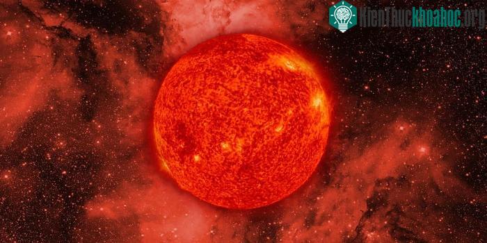 Nhiều ngôi sao có bản sao đồng hành, bao gồm hệ ba sao gần Trái đất nhất là Alpha Centauri.