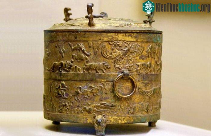 Cậu bé đi mót lúa nhặt được 3 cái nồi kỳ lạ, chuyên gia giật mình khi thấy “hồ ly 9 đuôi” ảnh 2