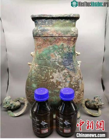 Chất lỏng trong mộ cổ