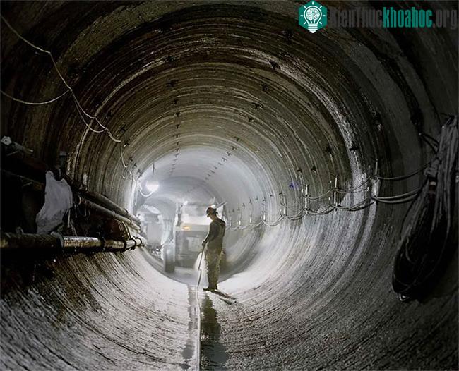 Cơ thể của con người sẽ trải qua những cảm giác như thế nào khi đi sâu vào lòng đất? ảnh 2