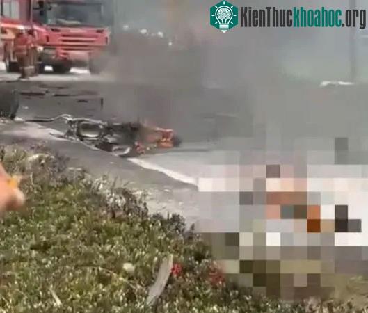 Người điều khiển xe máy bên dưới đường cao tốc thiệt mạng sau vụ va chạm máy bay.