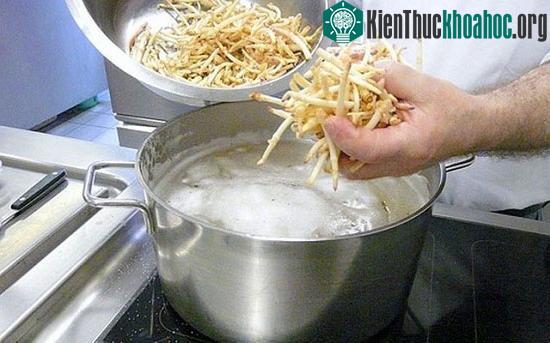 Chồi hoa bia thường được dùng để nấu các món ăn hảo hạng, đắt tiền.