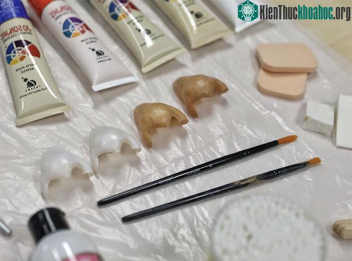 Phải mất nhiều thử nghiệm Goh mới tìm được màu da phù hợp cho mũi của ông Lian.