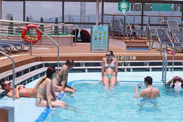 Cận cảnh siêu du thuyền 940 triệu đô Spectrum of the Seas: Có quầy bar tự động, khu vui chơi rộng rãi… ảnh 4