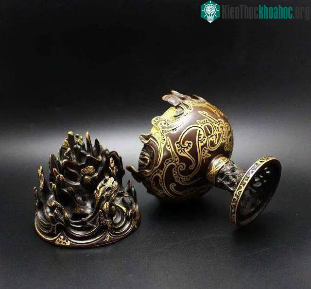 Chiếc lư hương bằng đồng dát vàng được tìm thấy trong lăng mộ Trung Sơn Tĩnh vương.