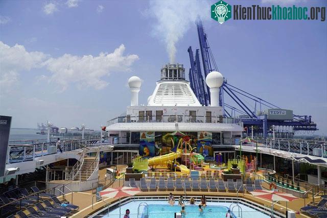 Cận cảnh siêu du thuyền 940 triệu đô Spectrum of the Seas: Có quầy bar tự động, khu vui chơi rộng rãi… ảnh 5